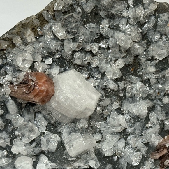 Apophyllite and stilbite Crystal self standing - Picture 7 of 12